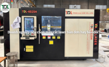 Doanh nghiệp nên chọn máy cắt laser bàn đơn hay bàn đôi?