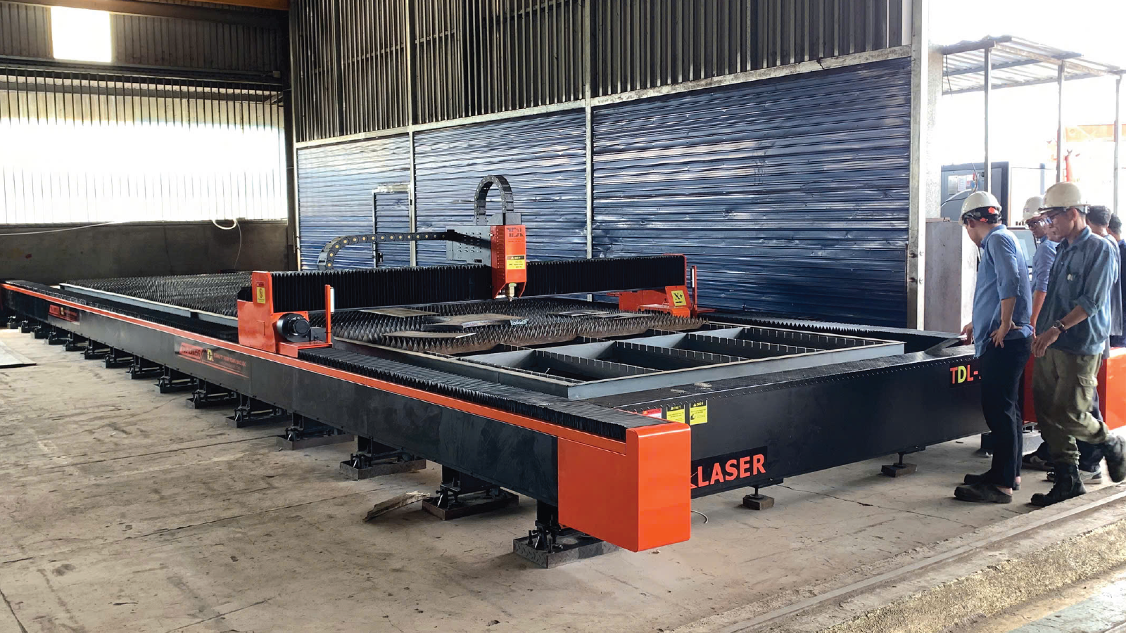 Bàn giao máy cắt laser tại Công ty Hưng Phát