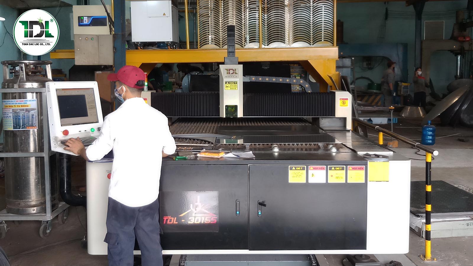 Bàn giao máy cắt Laser TDL-6020E nguồn 3000W tại Công ty Huỳnh Nghiệp