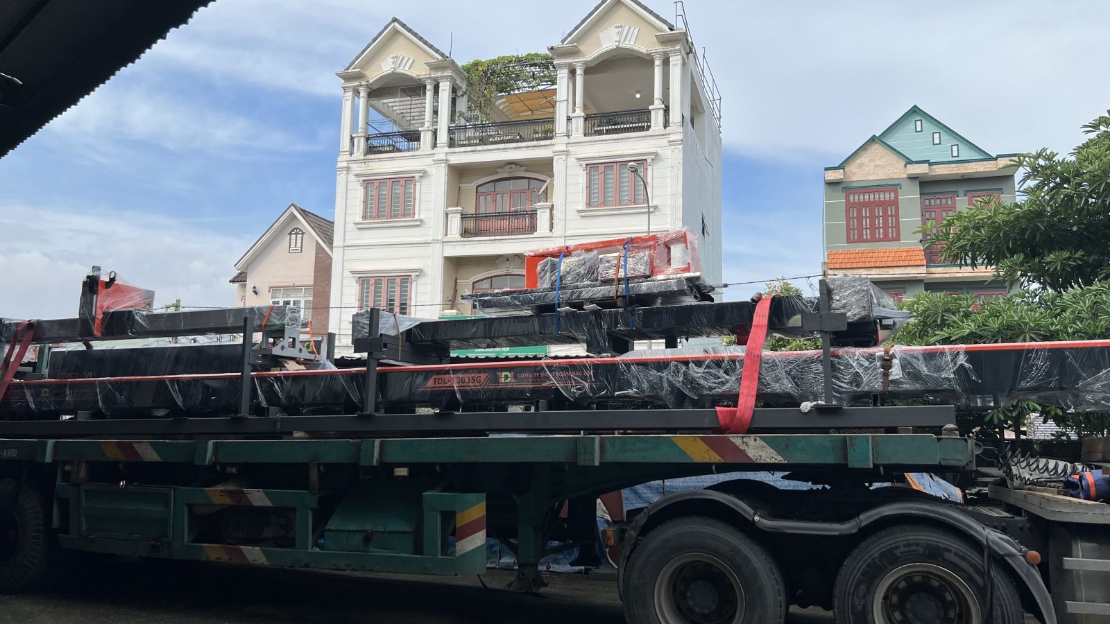 Bàn giao máy Laser