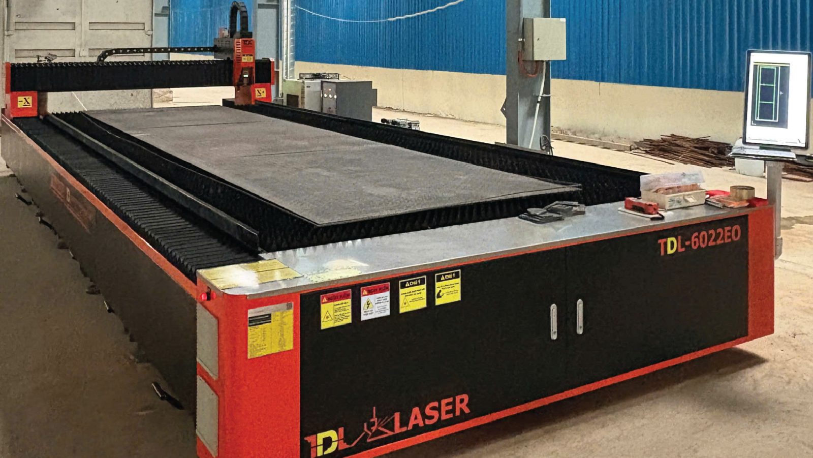 Bàn giao máy cắt laser TDL-6022E nguồn 6kw tại Công ty Biển Việt