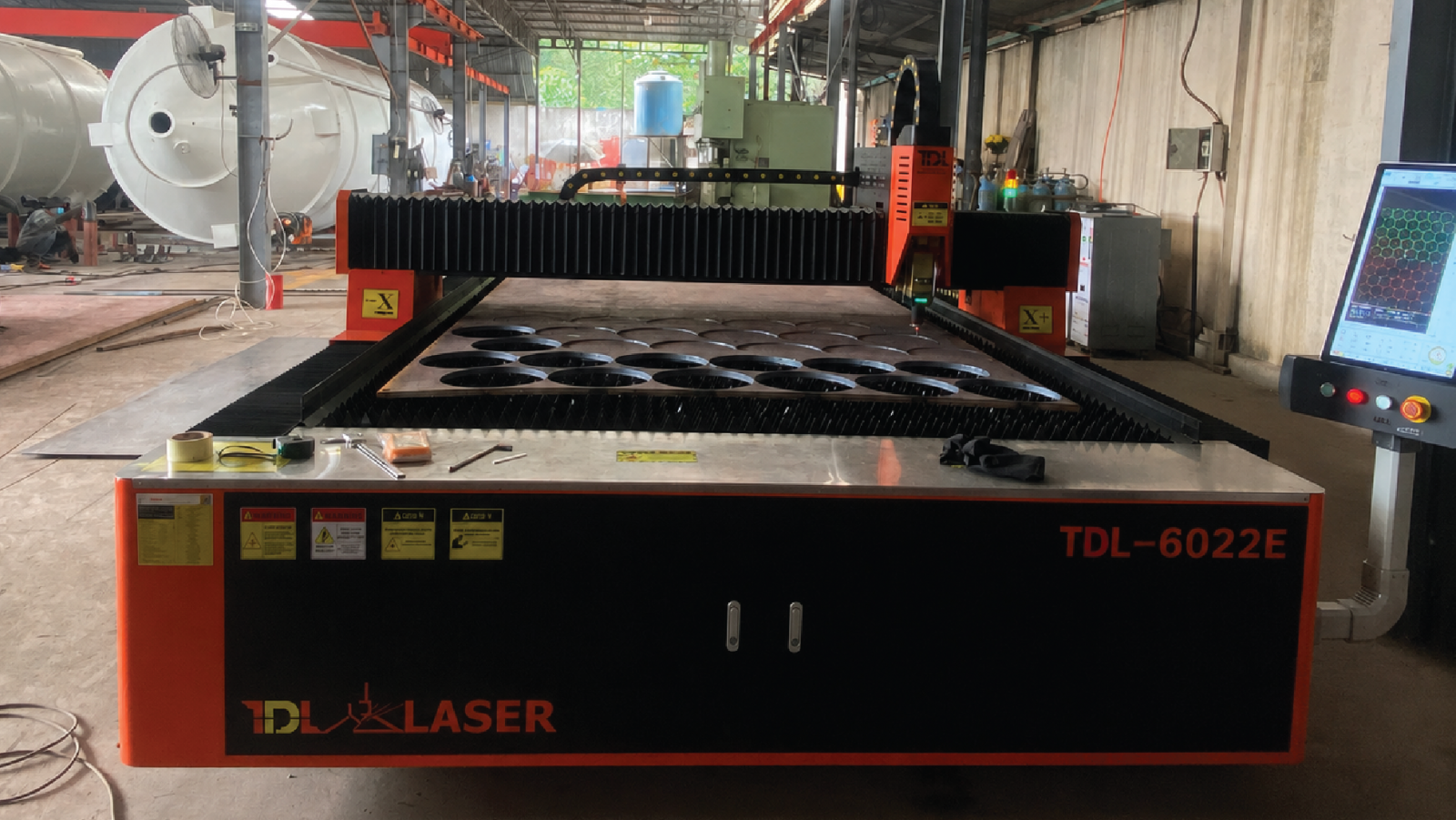 Bàn giao máy cắt laser TDL-6022E 6kw tại Công ty Bình Nguyên Hướng