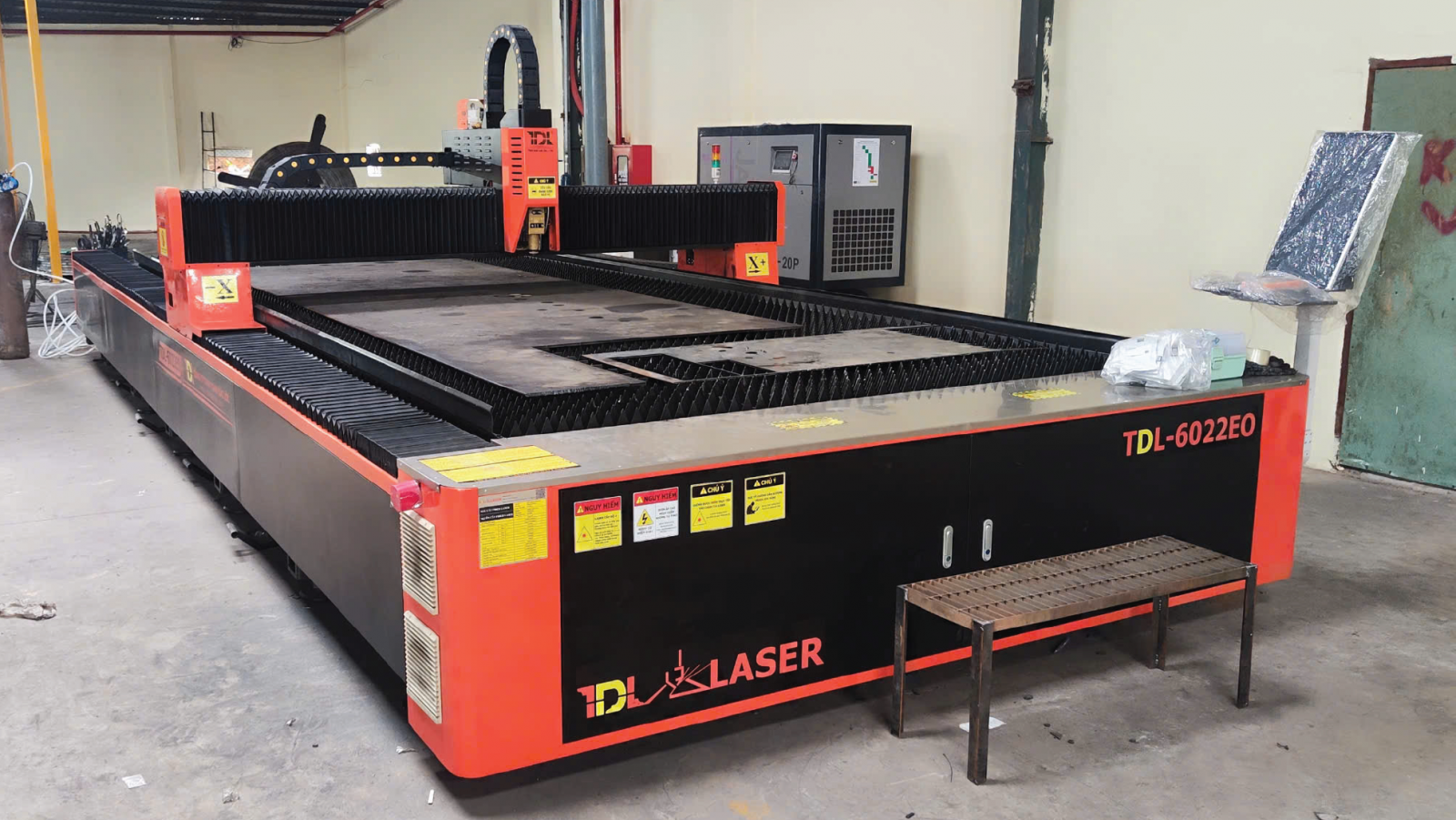 Bàn giao máy cắt laser bàn đơn 6022E 6kw tại Công ty Cơ khí Sài Gòn