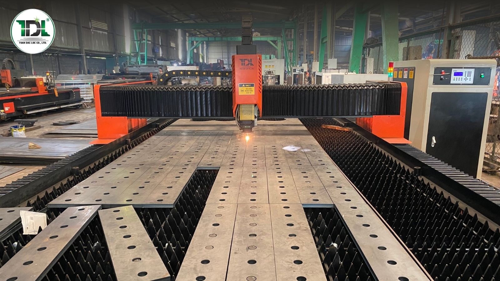 Công suất nguồn laser ảnh hưởng trực tiếp đến tốc độ cắt và sản lượng mỗi ngày