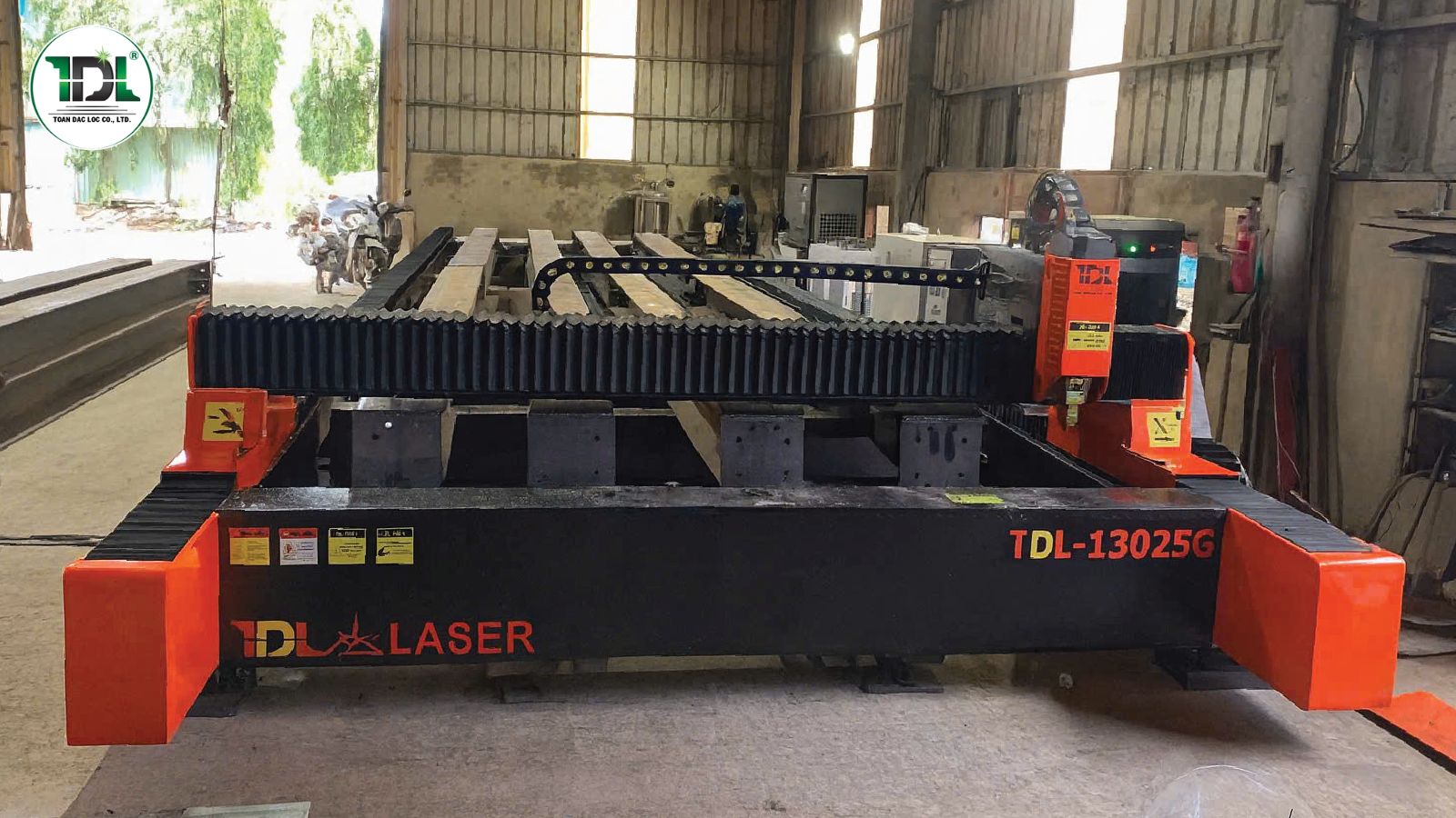 máy cắt laser 13000x2500mm khổ lớn