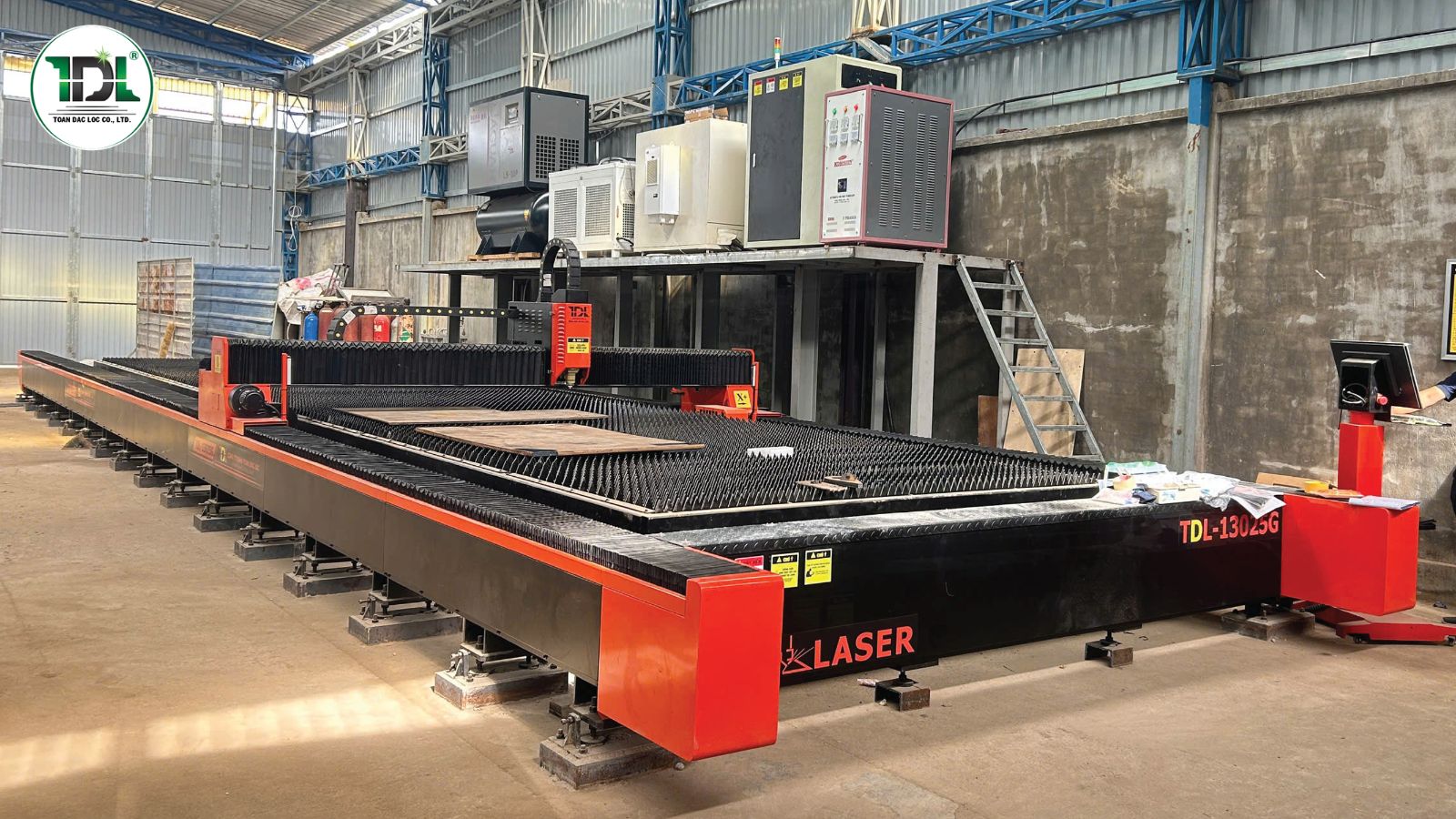Máy cắt Laser khổ lớn 13000x2500mm