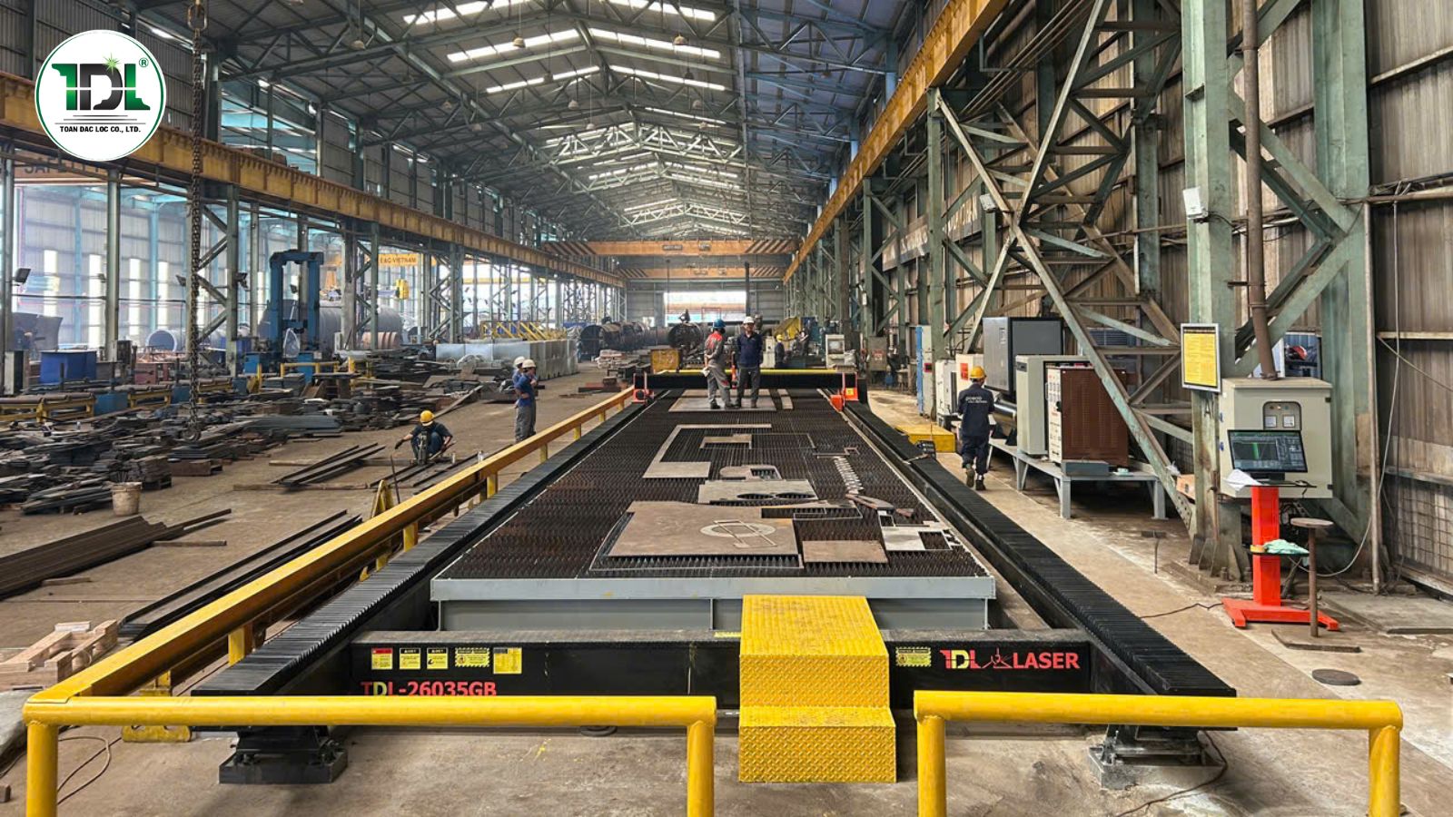  Máy cắt laser khổ lớn vát mép 5 trục model TDL-26035GB-20K nguồn 20kW
