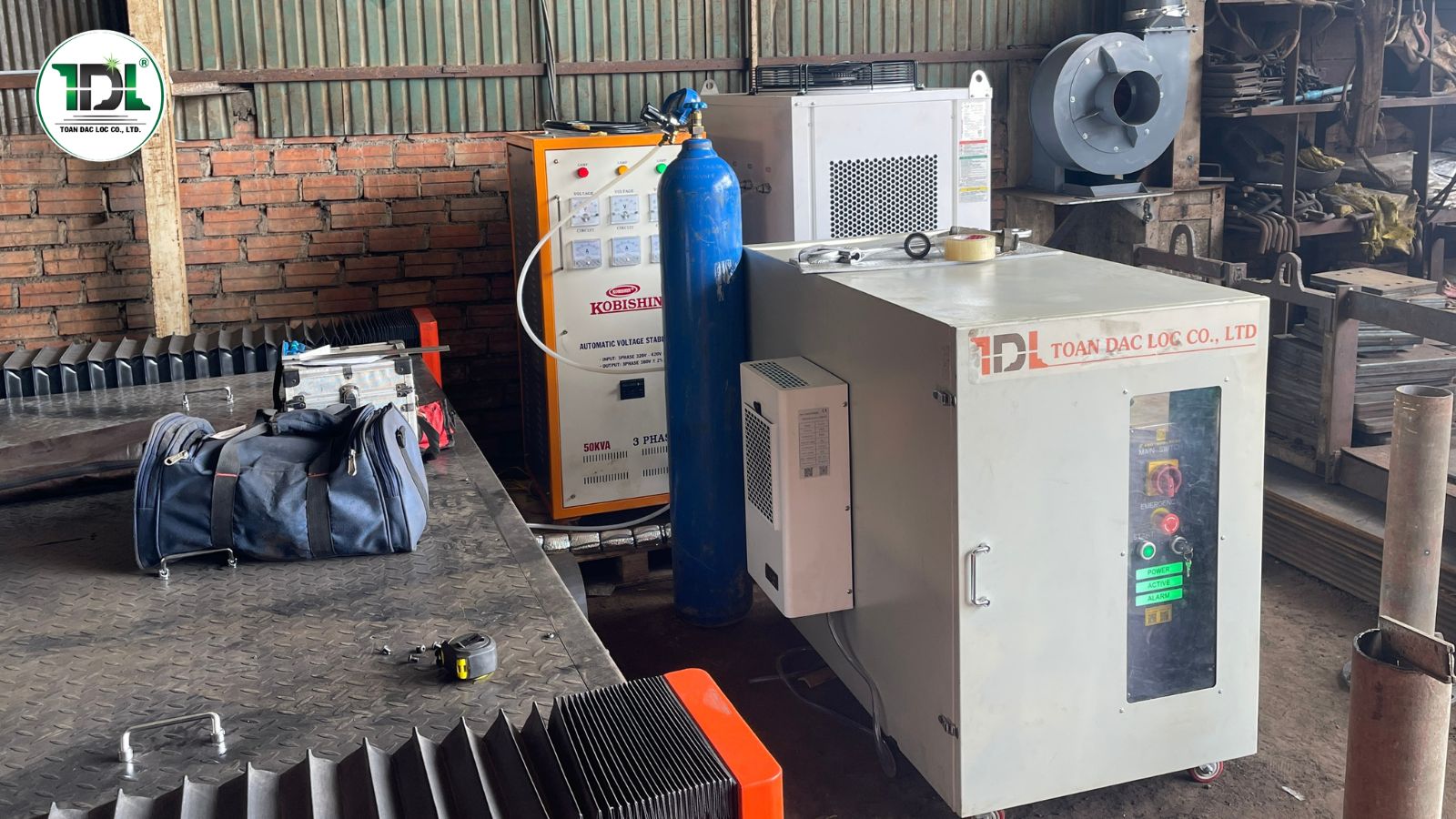 Hệ thống làm mát và chiller cần được kiểm tra thường xuyên trong quá trình vận hành máy cắt laser.
