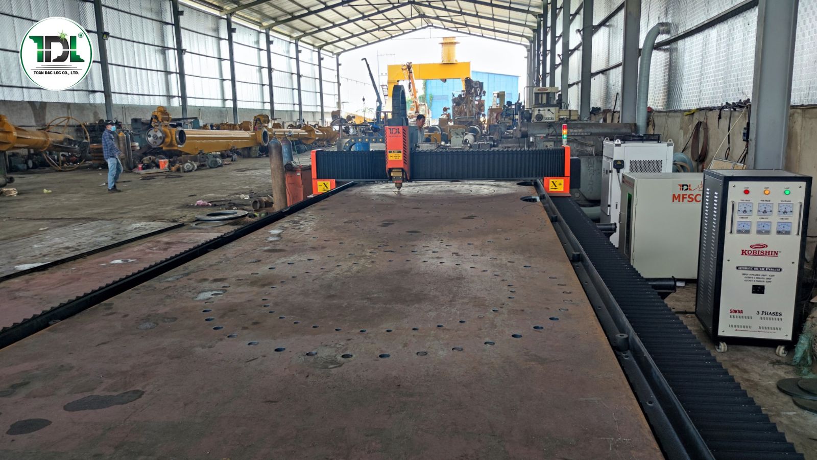Kiểm tra và vệ sinh đầu cắt giúp máy cắt laser kim loại duy trì chất lượng đường cắt ổn định.