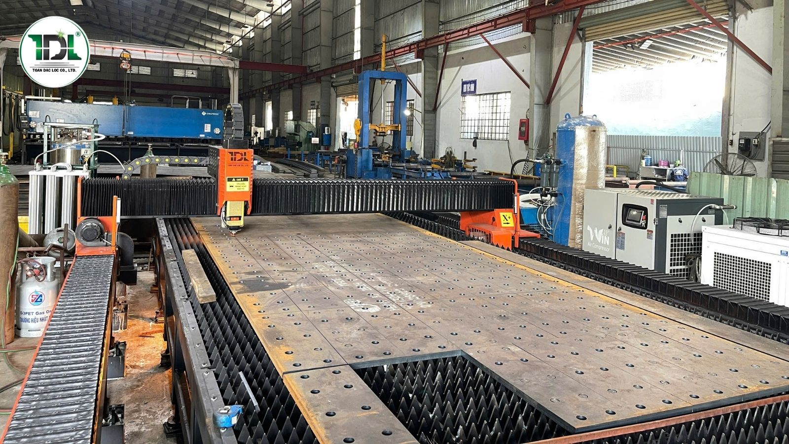 Tối ưu thông số cắt giúp máy cắt laser duy trì tốc độ và chất lượng gia công ổn định.