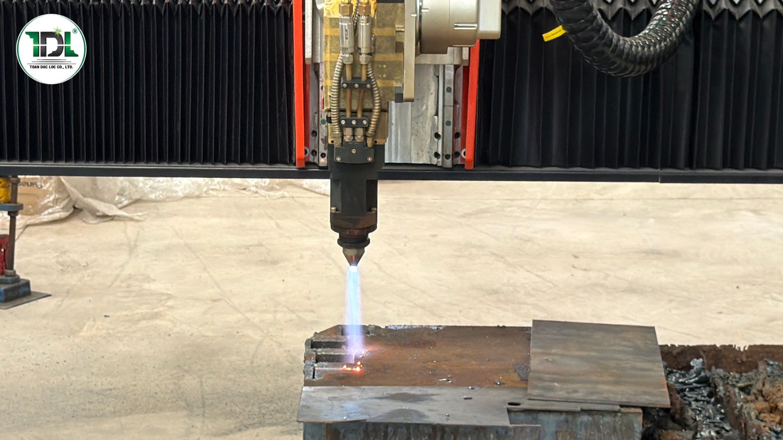 Đầu cắt Laser Gas Hybrid dùng cho gia công thép dày 