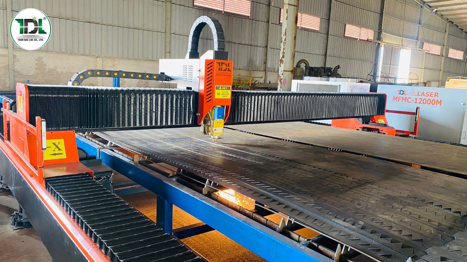 chi phí vận hành máy cắt laser khổ lớn