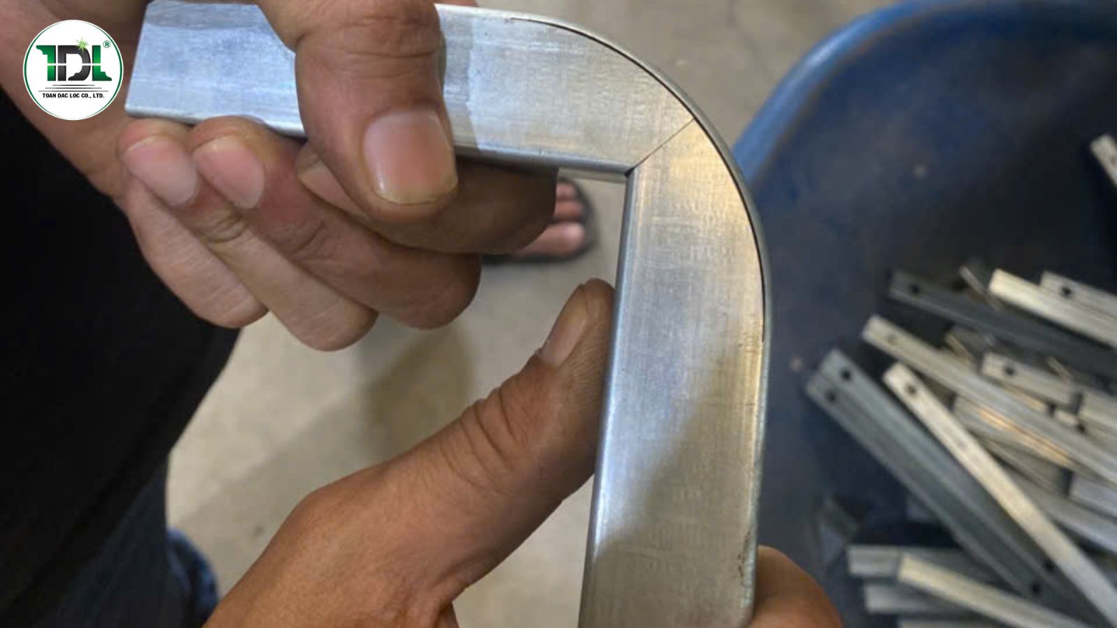Chi phí trên mỗi sản phẩm thường thấp hơn so với nhiều phương pháp gia công truyền thống