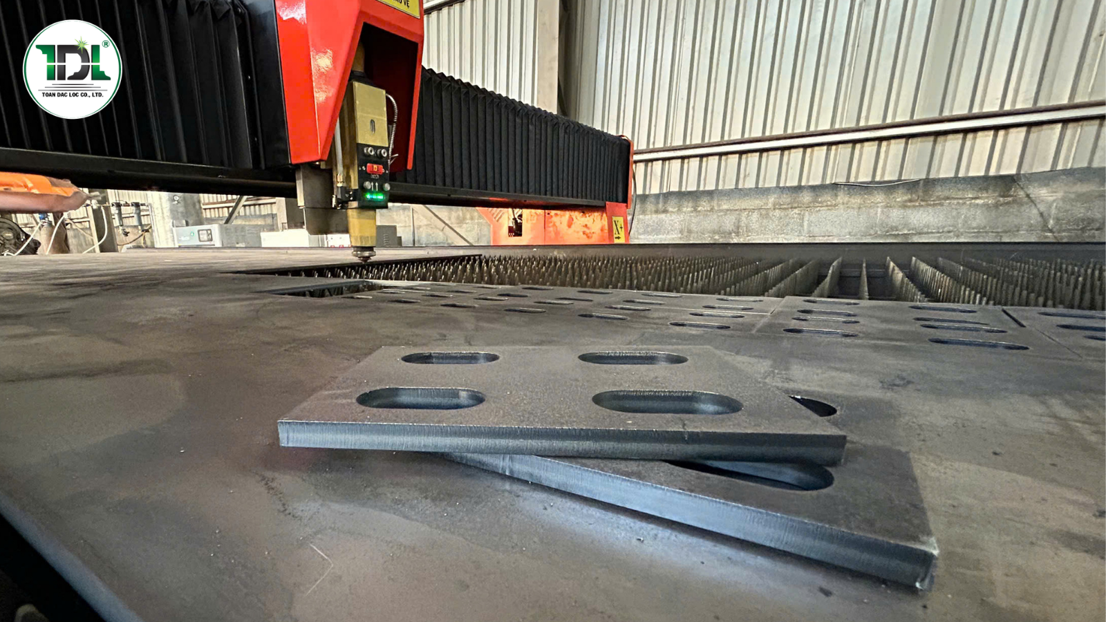 co-nen-dau-tu-may-cat-laser