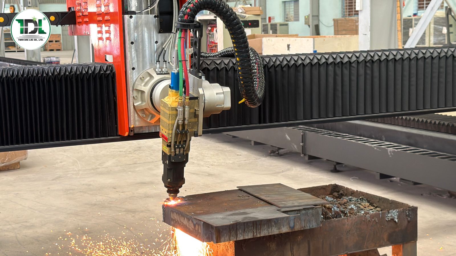 Đầu cắt Laser Gas Hybrid chuyên dụng cho các ứng dụng gia công thép dày đầu cắt Laser Gas Hybrid