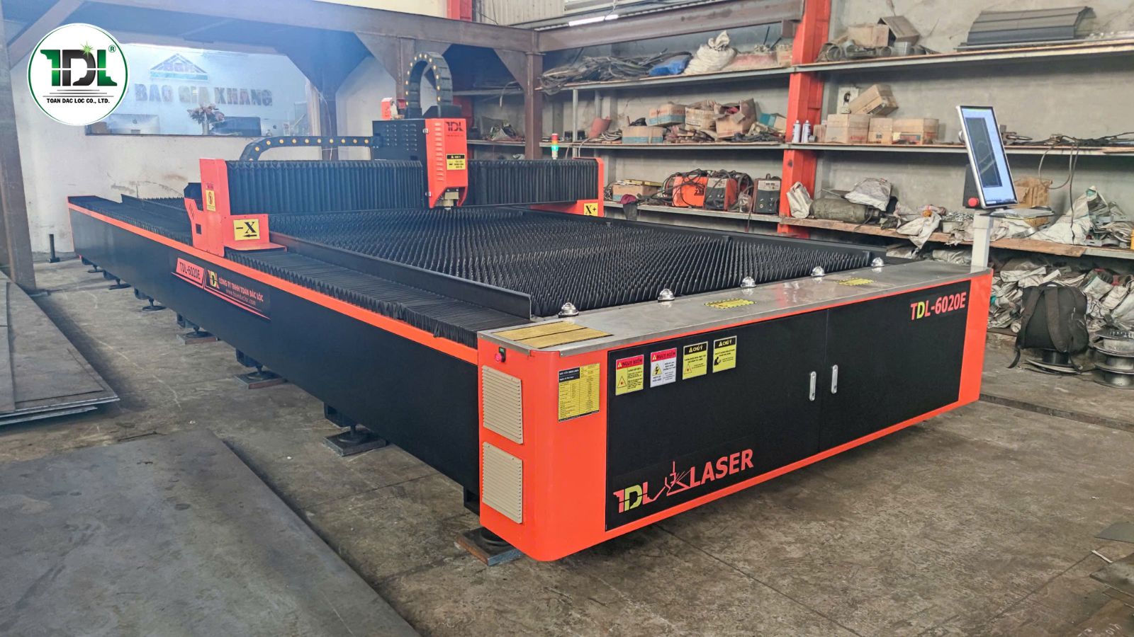 Máy cắt laser bàn đơn phù hợp với doanh nghiệp vừa và nhỏ nhờ chi phí đầu tư hợp lý.