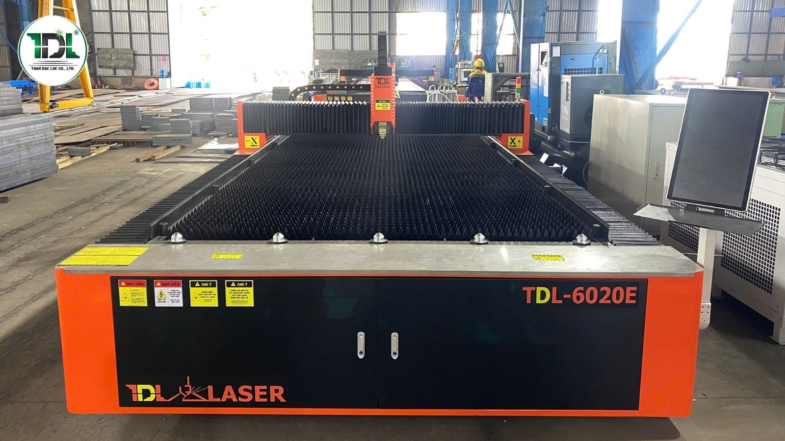 gia-may-cat-laser-kim-loai