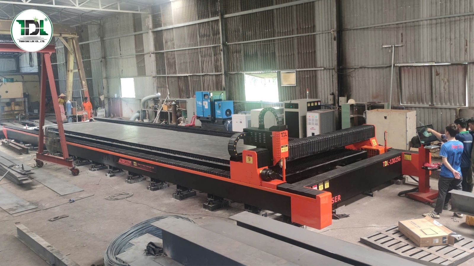 gia-may-cat-laser-kho-lon