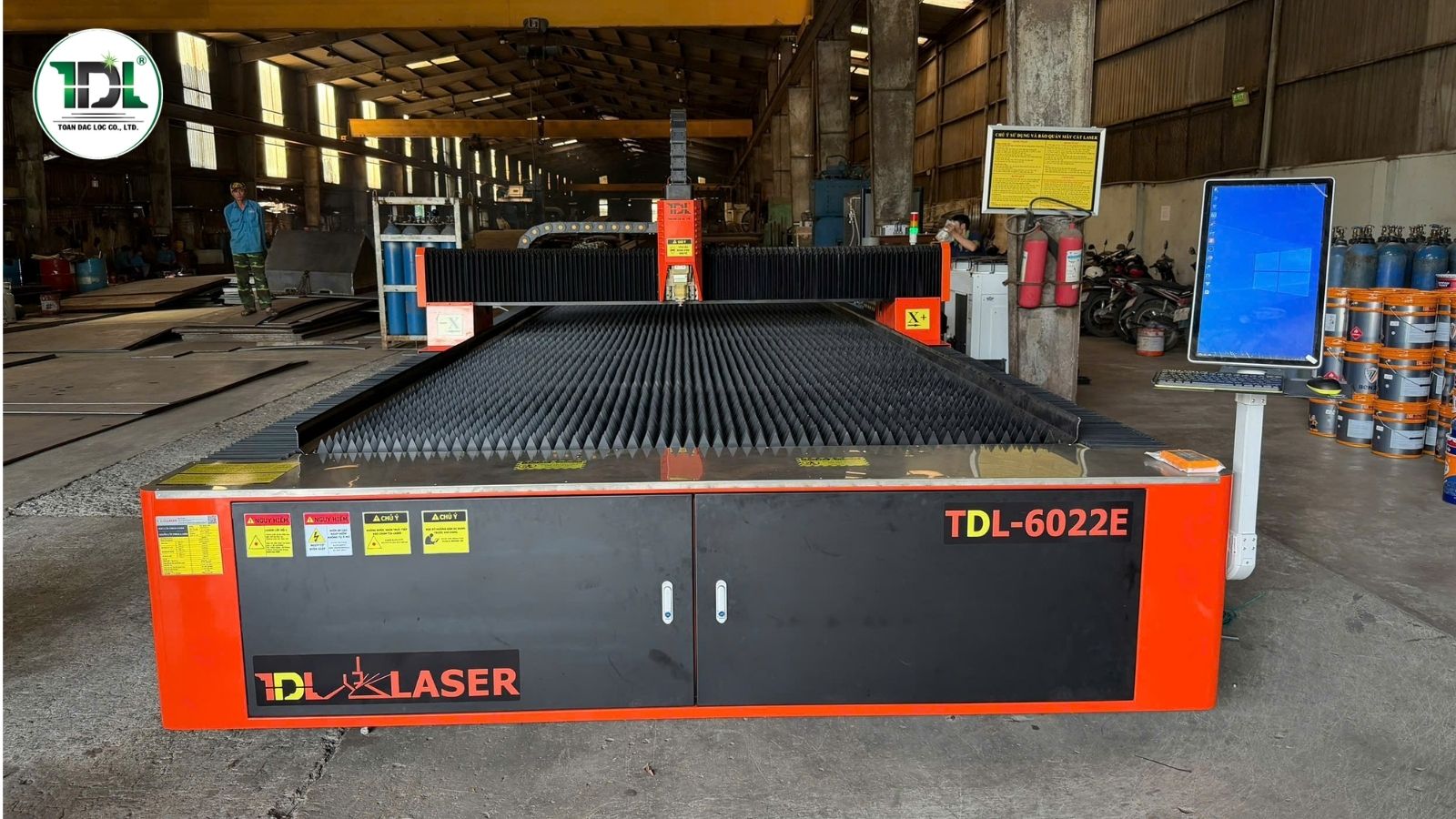 gia-may-cat-laser-kim-loại