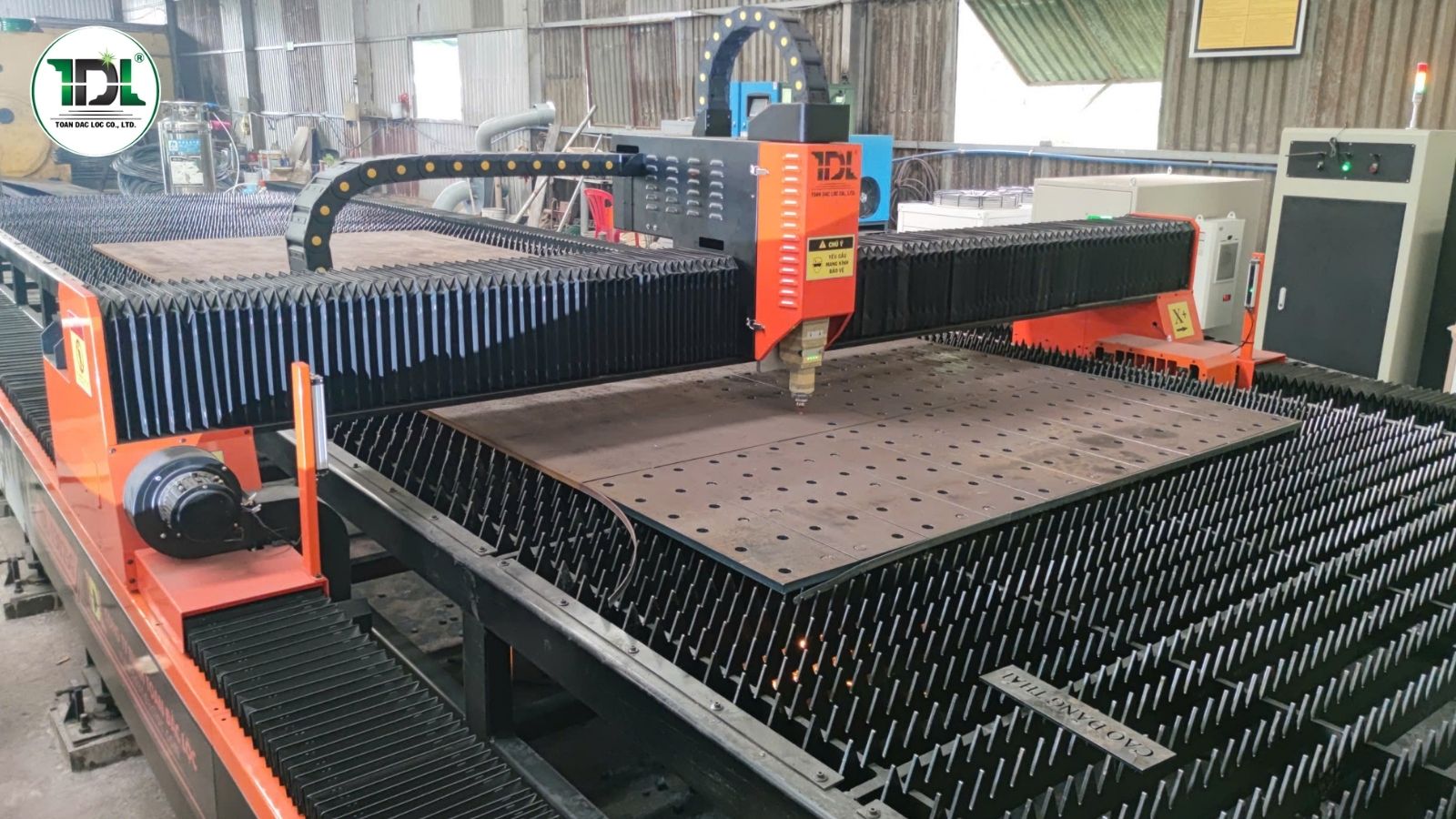 gia-may-cat-laser-fiber