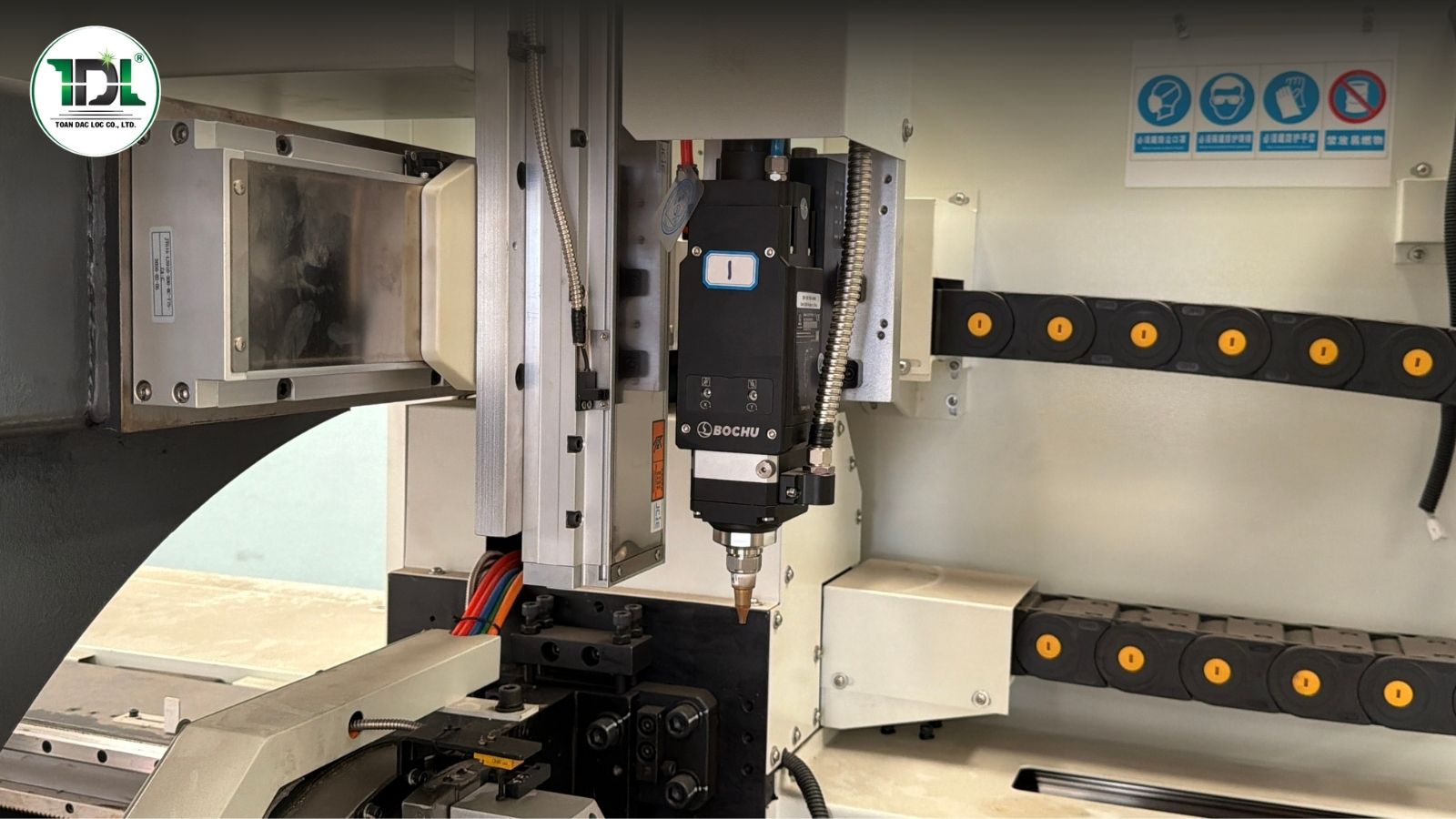 Báo giá máy cắt ống laser phụ thuộc vào công suất, kích thước gia công và mức độ tự động hóa.