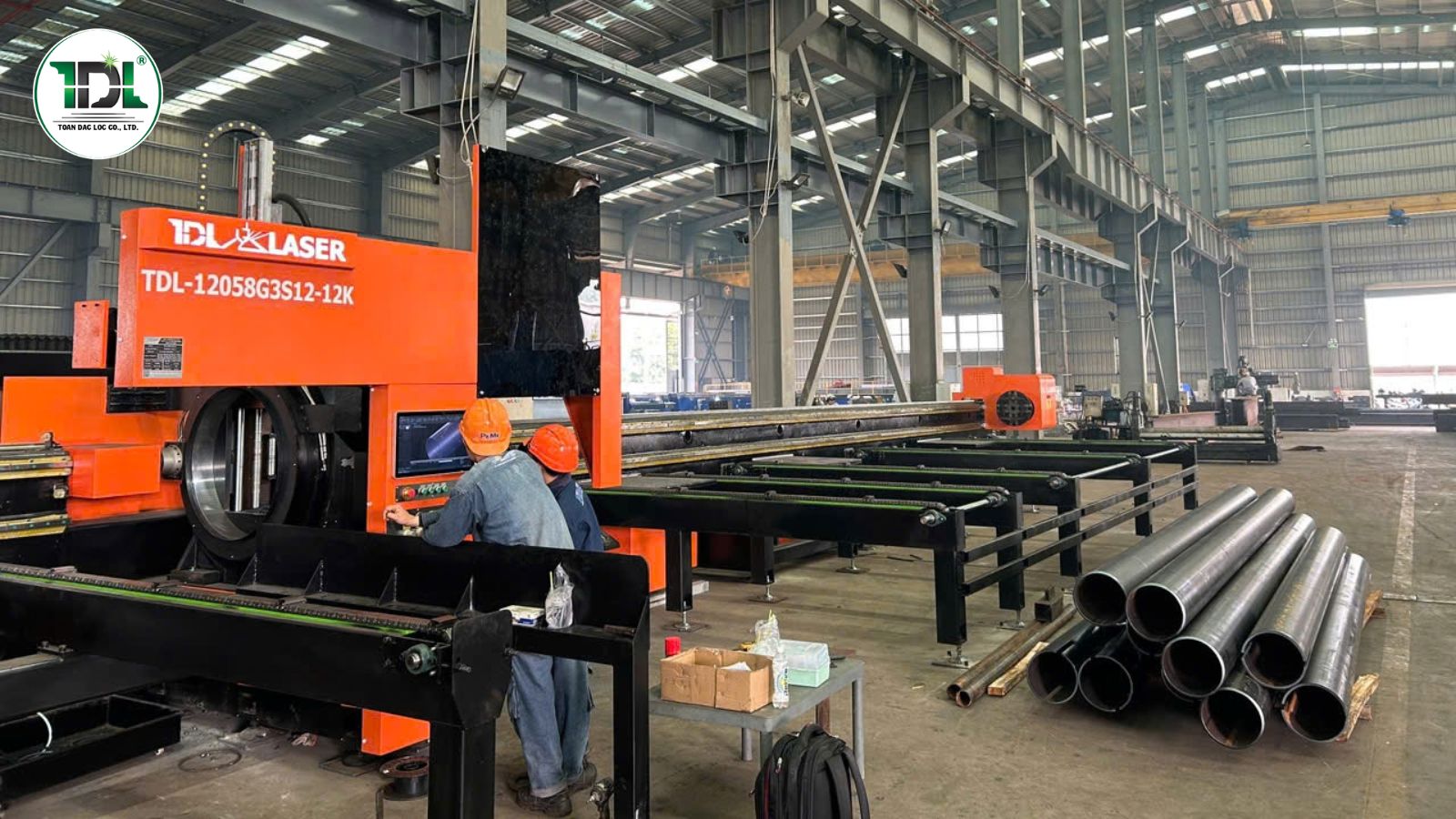 Chất lượng gia công phụ thuộc vào sự phối hợp giữa hệ thống truyền động, điều khiển CNC và thông số cắt laser.