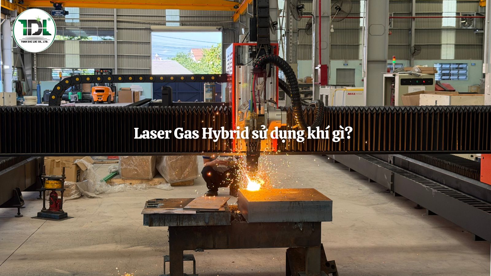 máy cắt Laser Gas Hybrid có thể sử dụng oxy (O₂) làm khí hỗ trợ chính, đặc biệt khi gia công thép carbon và các loại thép kết cấu có chiều dày lớn