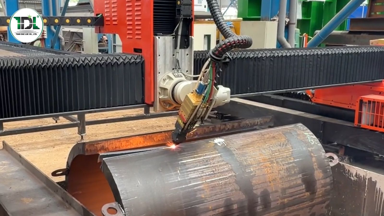 Gia công thép dày bằng công nghệ Laser Gas Hybrid.