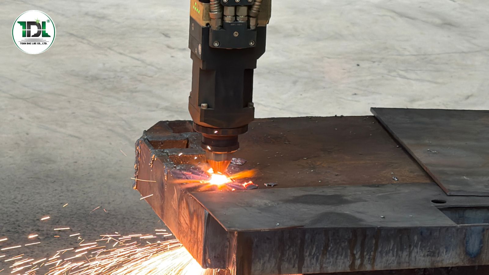 nguyên lý cắt Laser Gas Hybrid bằng oxy