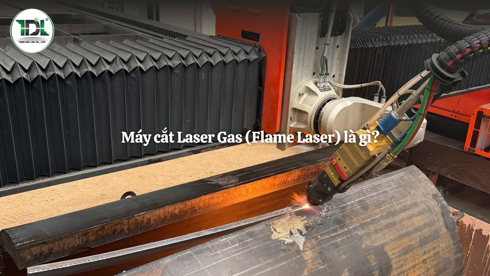 Laser Gas thường được gọi là Flame Laser – sự kết hợp giữa công nghệ laser và nguyên lý cắt oxy-gas truyền thống