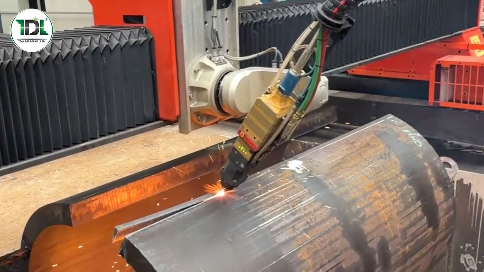 Máy cắt Laser Gas Hybrid được tối ưu cho các ứng dụng thép carbon dày