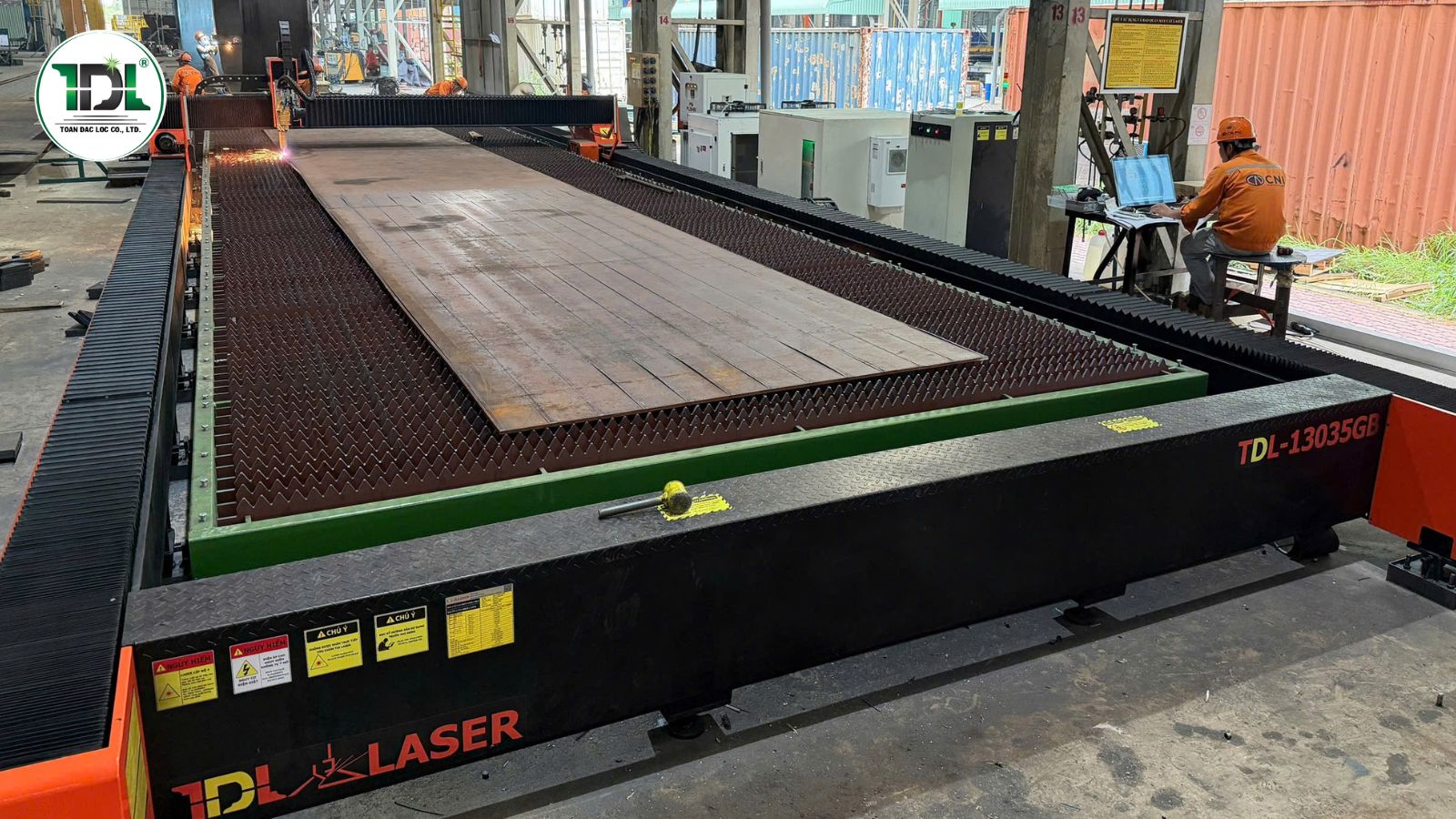 máy cắt laser khổ lớn TDL-13035G