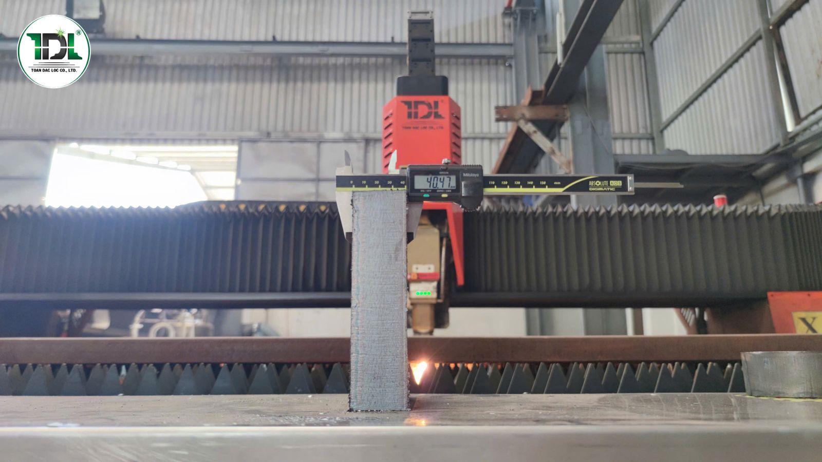 Máy cắt Laser khổ lớn là thiết bị không thể thiếu trong gia công cơ khí chính xác