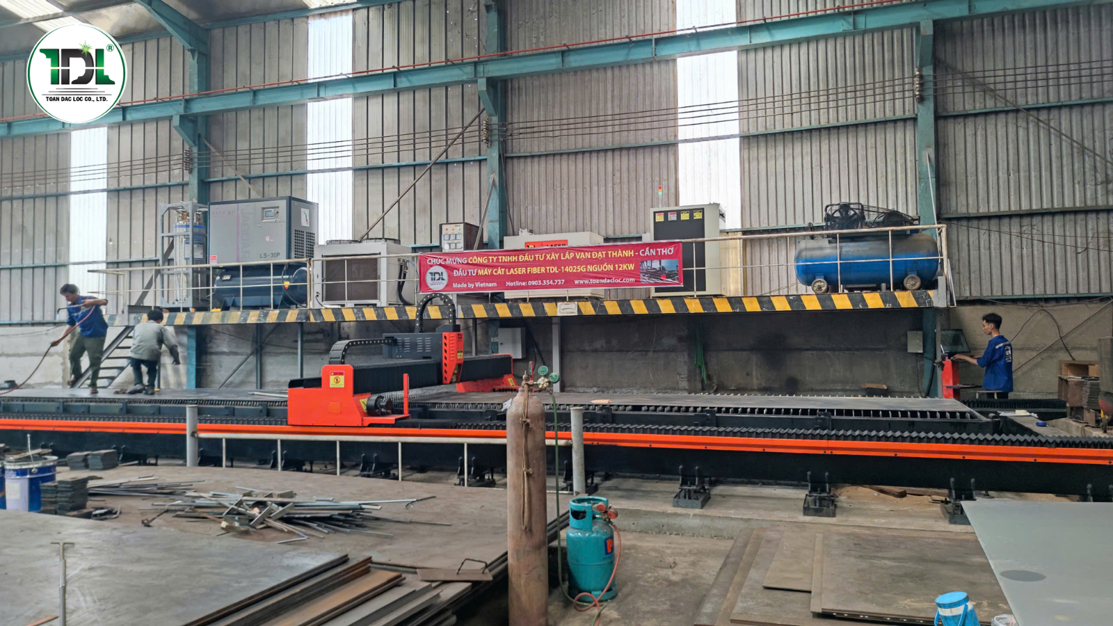 Hệ thống làm mát và nguồn laser chất lượng cao giúp thiết bị vận hành ổn định trong thời gian dài.