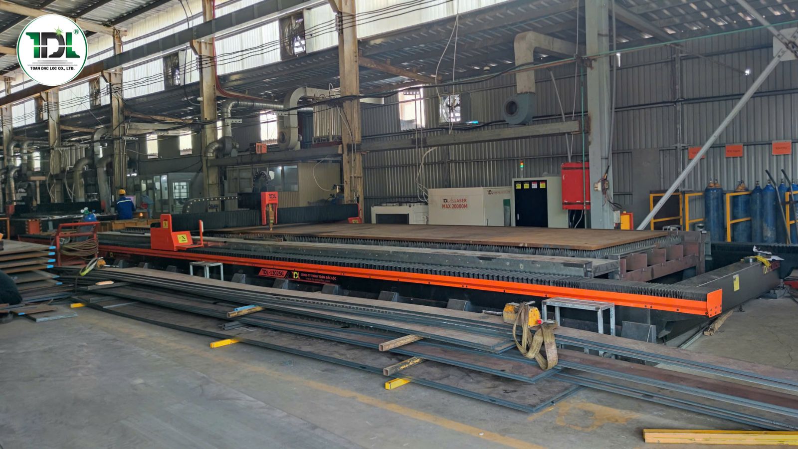 Máy cắt laser khổ lớn phục vụ hiệu quả cho ngành đóng tàu và công nghiệp nặng.