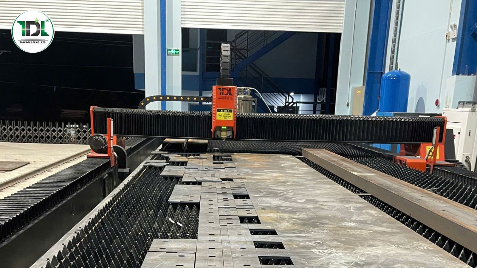 máy cắt laser là quá trình tự động hóa nhờ hệ thống điều khiển thông minh