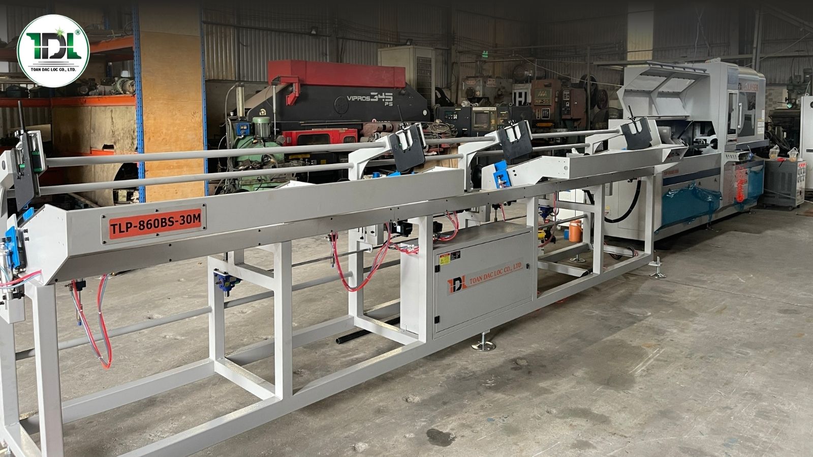 Hệ thống mâm cặp chuyên dụng giúp máy cắt ống laser xử lý hiệu quả các loại thép kết cấu.