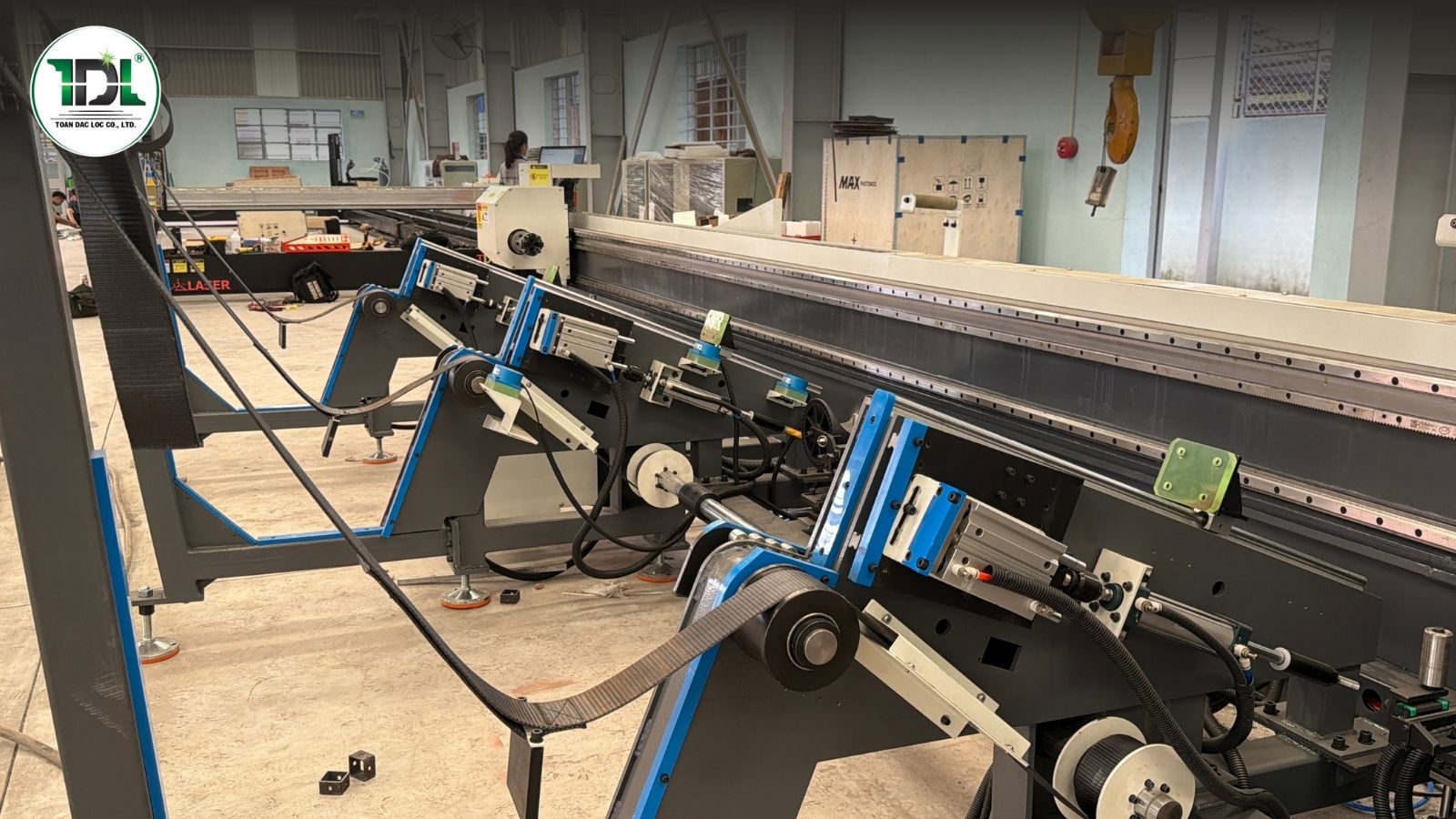 Hệ thống mâm cặp tự động trên máy cắt ống laser giúp tăng tốc độ và độ ổn định khi vận hành.