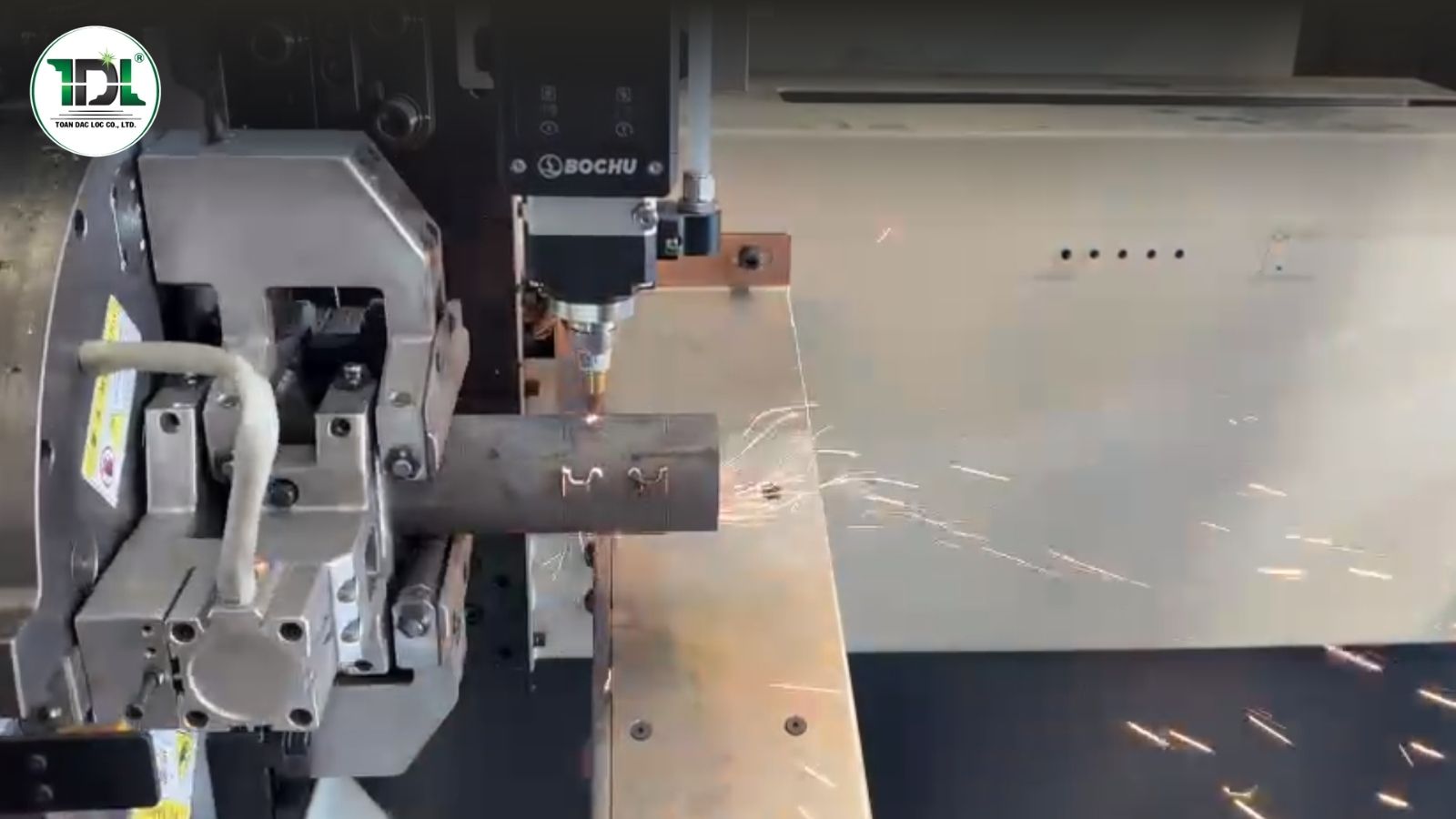 Hệ thống cắt ống laser tự động phù hợp cho các doanh nghiệp cần sản xuất số lượng lớn