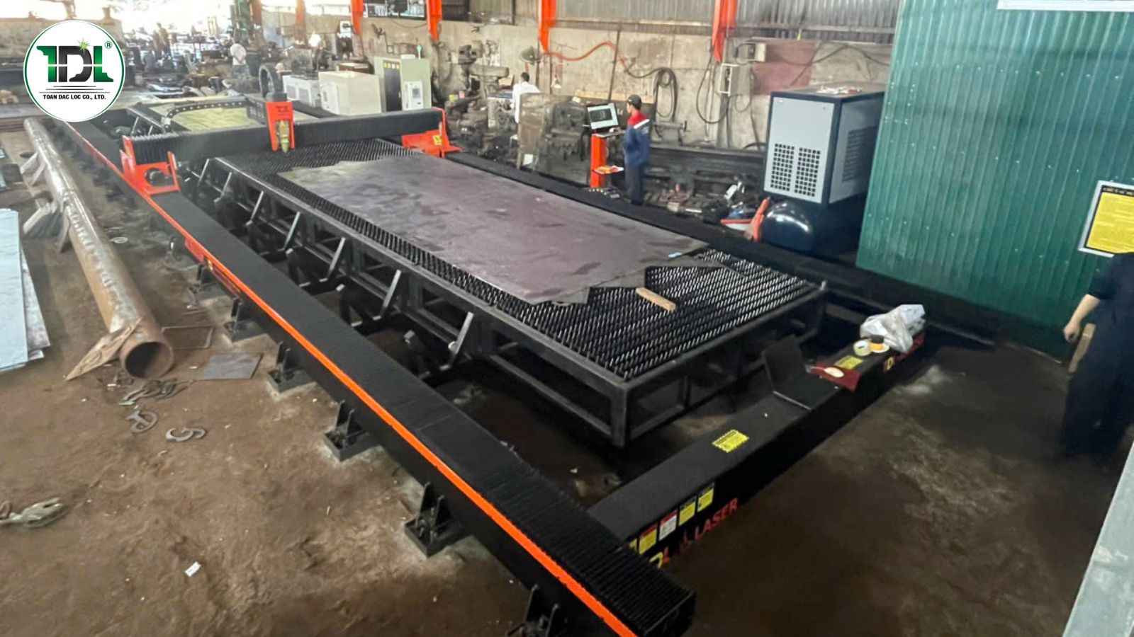 Nguồn laser 20kW phù hợp gia công thép dày trong ngành kết cấu thép và công nghiệp nặng.