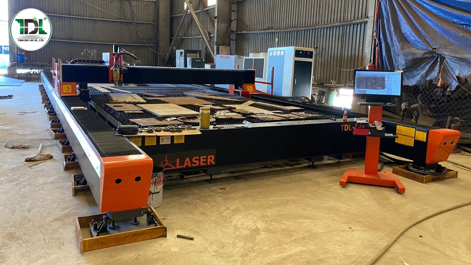 Máy cắt laser khổ lớn phù hợp gia công kết cấu thép công nghiệp