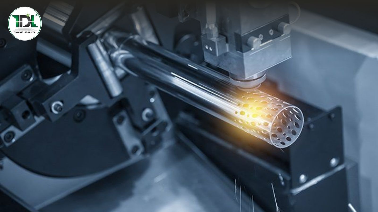 Doanh nghiệp kết cấu thép đầu tư máy cắt ống laser để nâng cao năng suất và độ chính xác gia công.