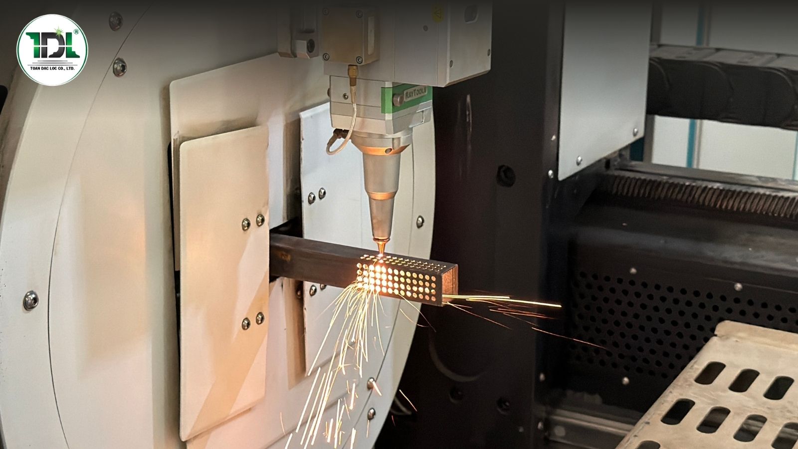 Nhiều dòng máy cắt ống laser hiện đại có khả năng gia công cả thép hình H, I, U và V.