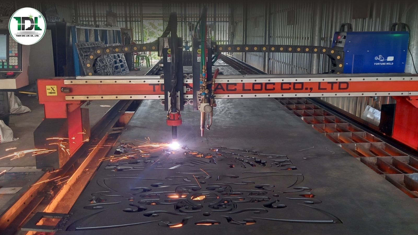 Cắt oxy-gas phù hợp gia công thép carbon dày trong sản xuất công nghiệp