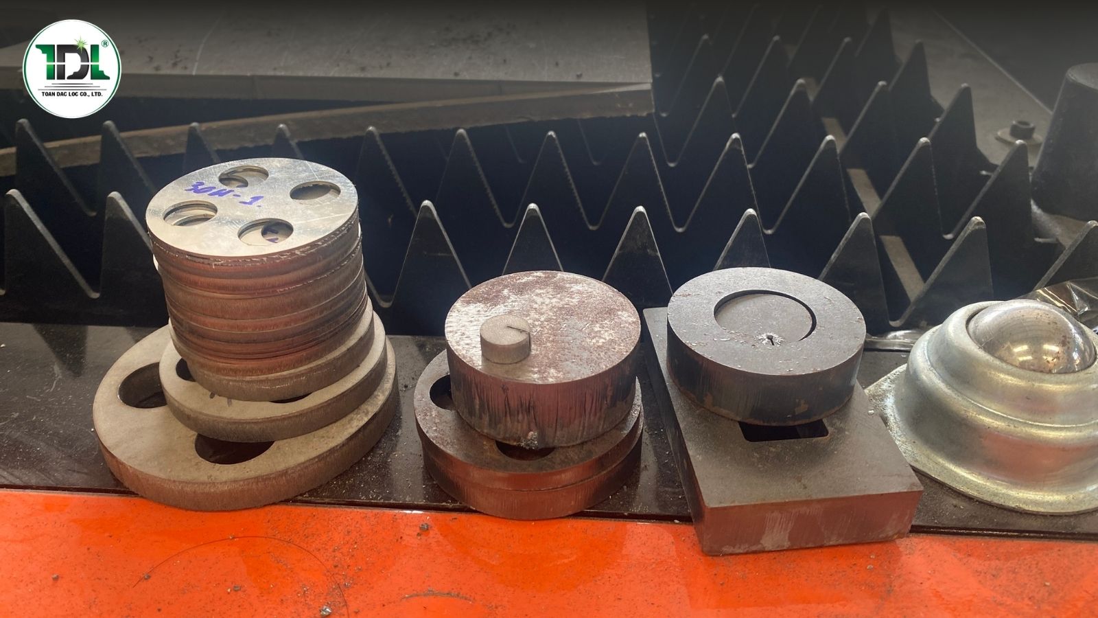 Công nghệ cắt laser fiber được ứng dụng rộng rãi trong ngành cơ khí chế tạo