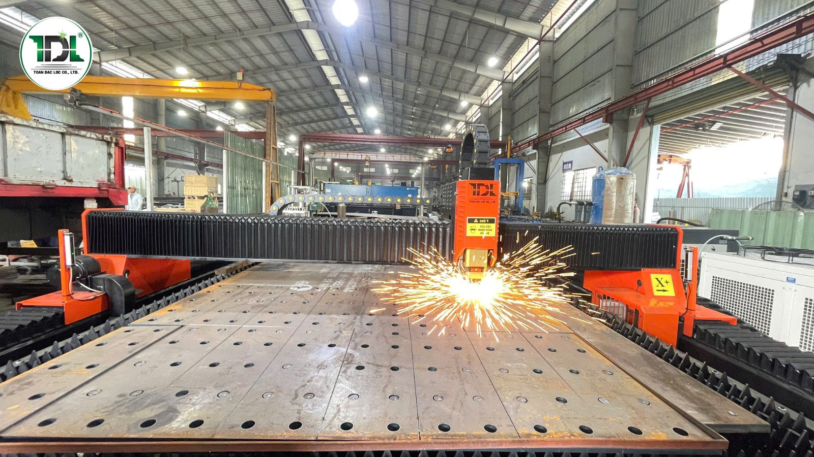 máy cắt Laser Fiber gia công kim loại