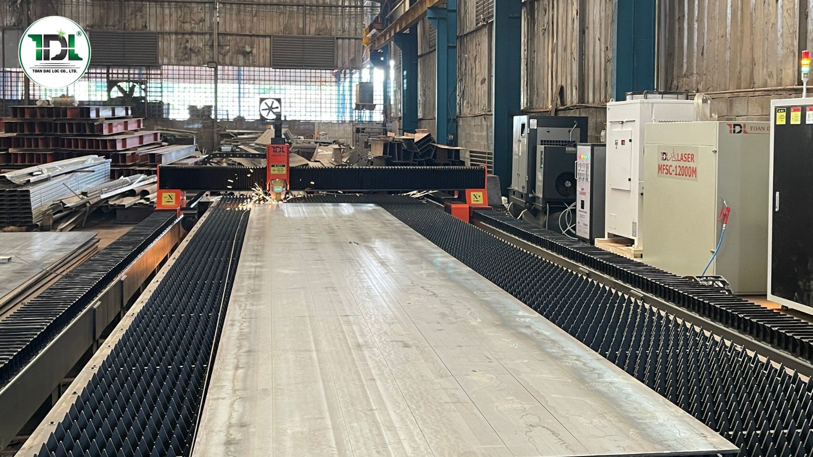 So sánh chi phí thuê gia công và đầu tư máy cắt laser giúp doanh nghiệp lựa chọn phương án sản xuất phù hợp