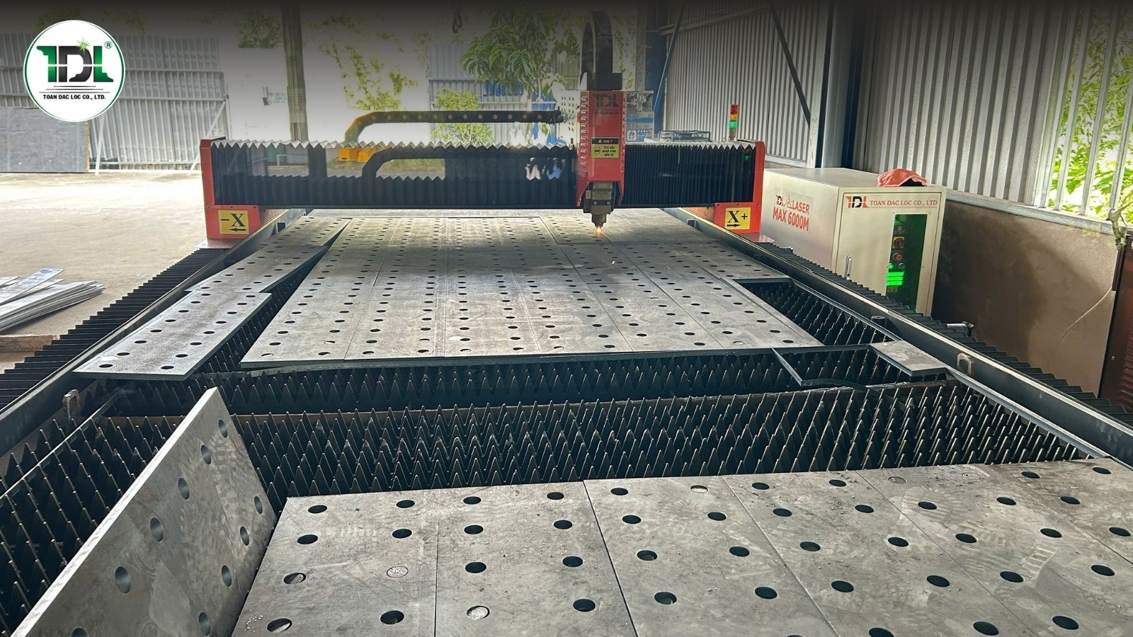 Máy cắt laser fiber được ứng dụng rộng rãi trong ngành cơ khí hiện đại