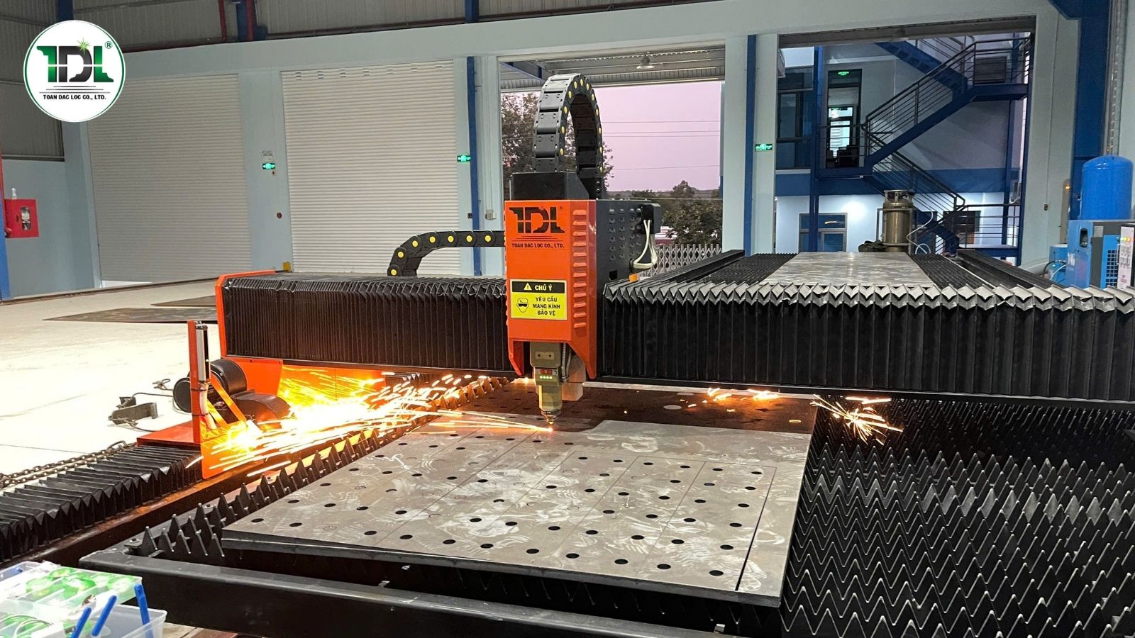 may-cat-laser-fiber-cat-kim-loai