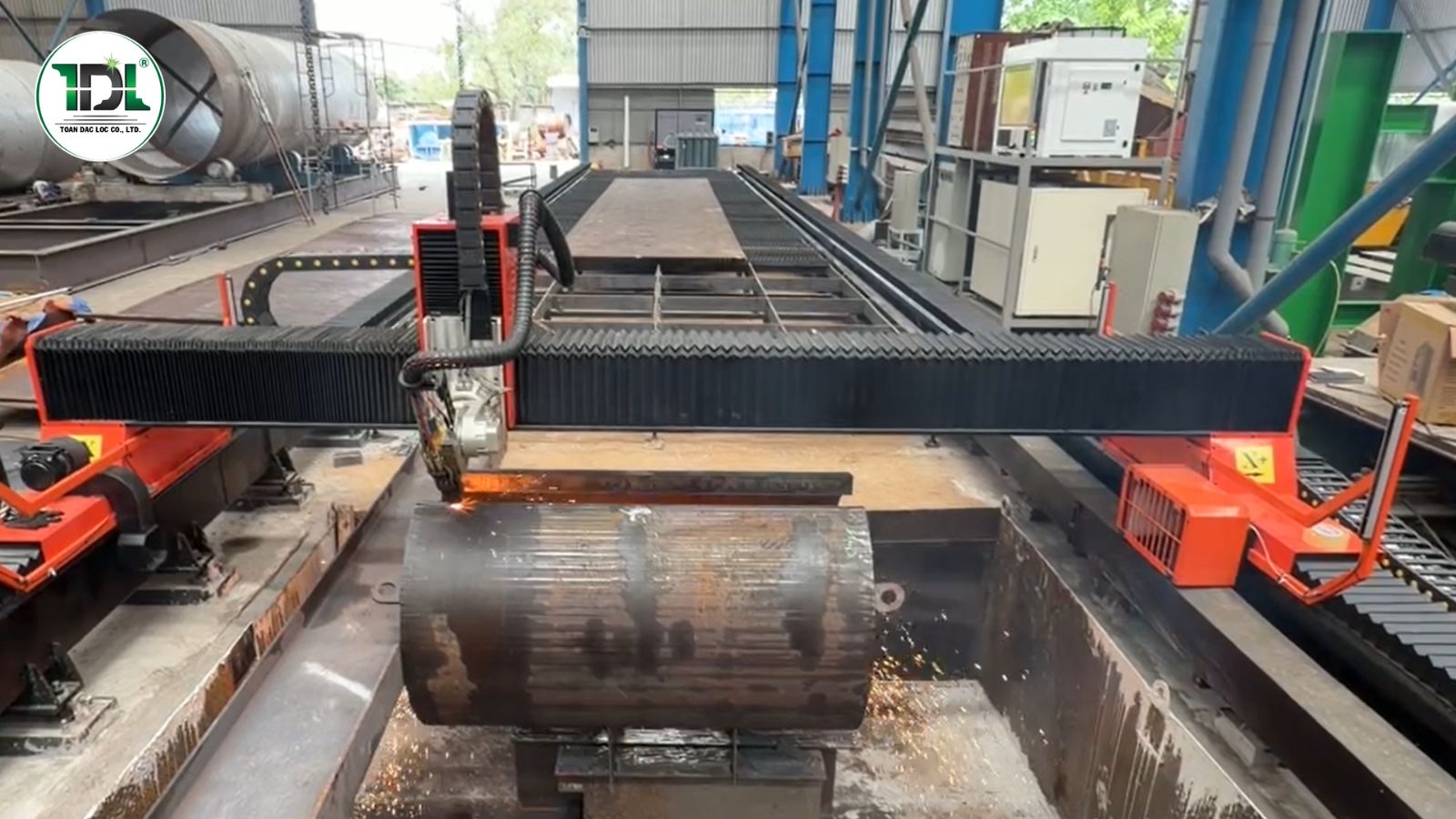 Đầu cắt Laser Gas Hybrid trong quá trình gia công